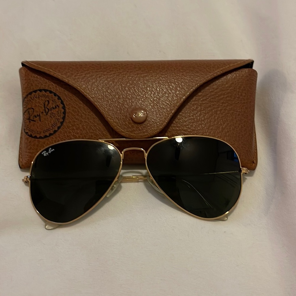 RAYBAN GOLD FRAME BLACK LENSE AVIATOR